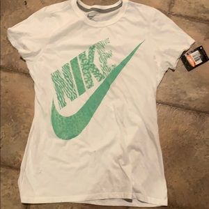 Large Nike Tee NWT